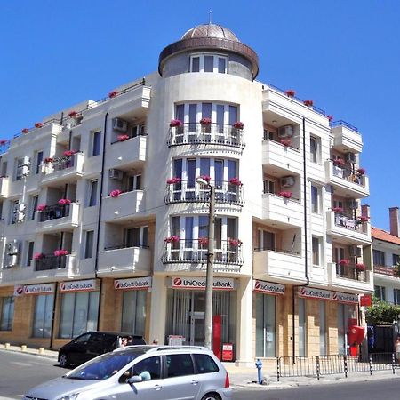 נסבר St. George Apartments מראה חיצוני תמונה