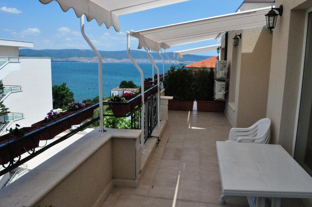 נסבר St. George Apartments מראה חיצוני תמונה