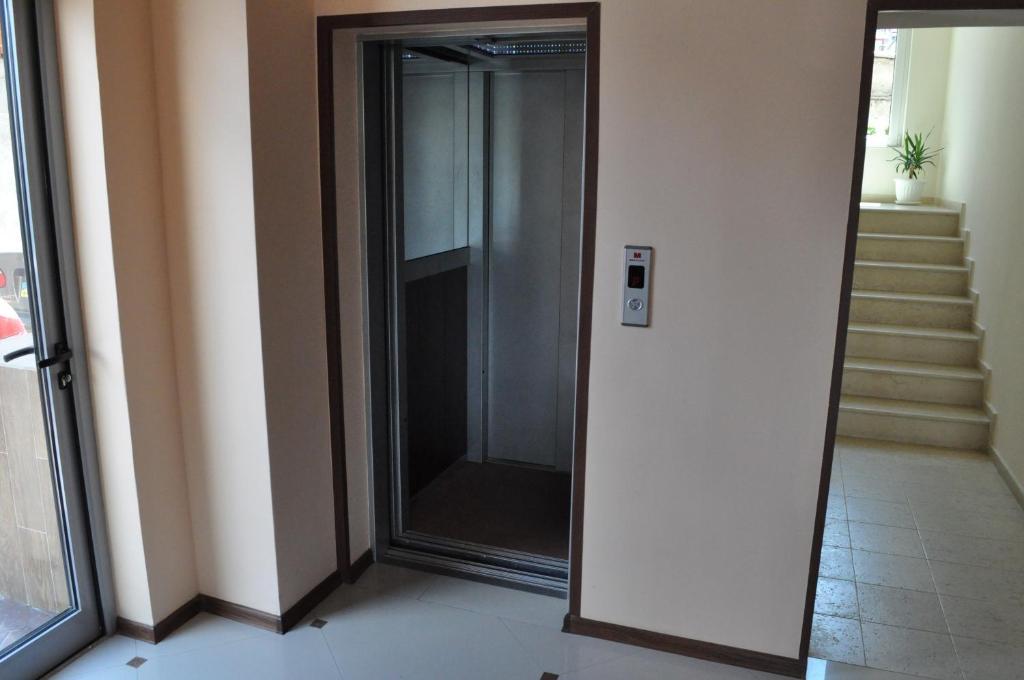 נסבר St. George Apartments מראה חיצוני תמונה