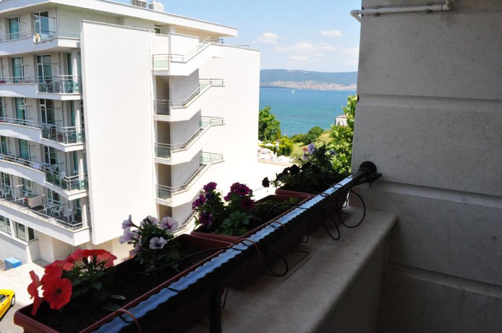 נסבר St. George Apartments מראה חיצוני תמונה
