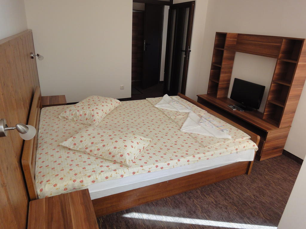 נסבר St. George Apartments חדר תמונה